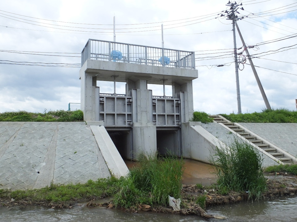 「排水樋門樋管」の画像